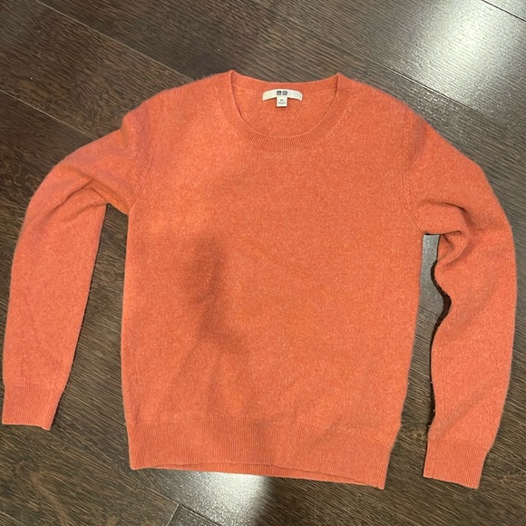 Uniqlo pink/reddish 100% cashmere sweater size XS - Picture 1 of 3